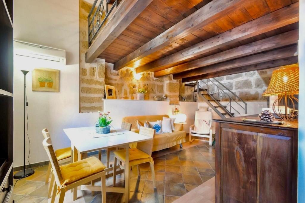 Alghero Old Town Apartment Steps To Sea And Scenic Ramparts Eksteriør billede