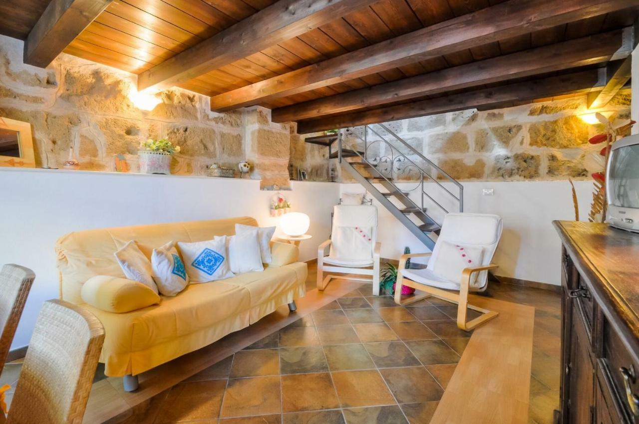 Alghero Old Town Apartment Steps To Sea And Scenic Ramparts Eksteriør billede