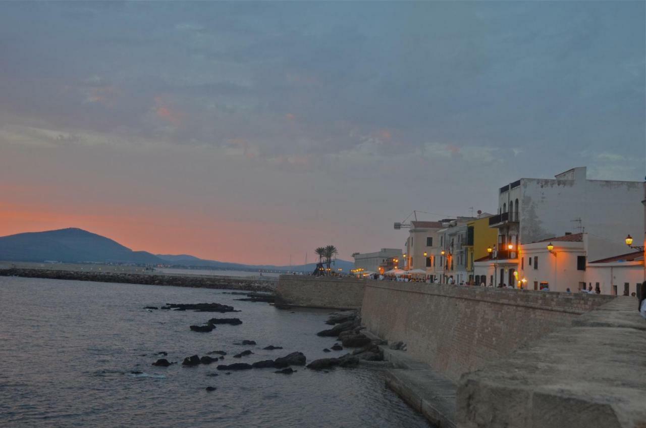 Alghero Old Town Apartment Steps To Sea And Scenic Ramparts Eksteriør billede