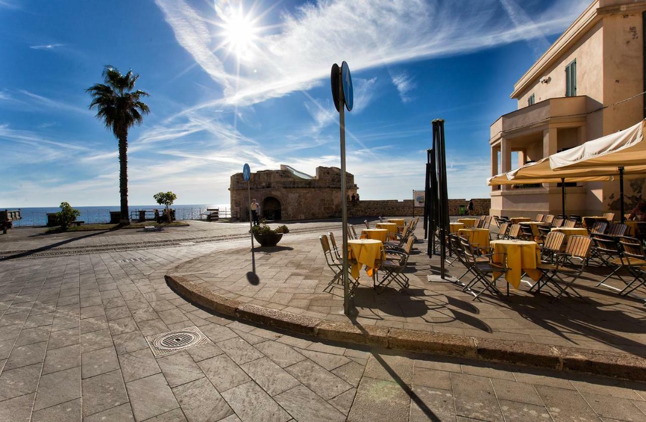 Alghero Old Town Apartment Steps To Sea And Scenic Ramparts Eksteriør billede